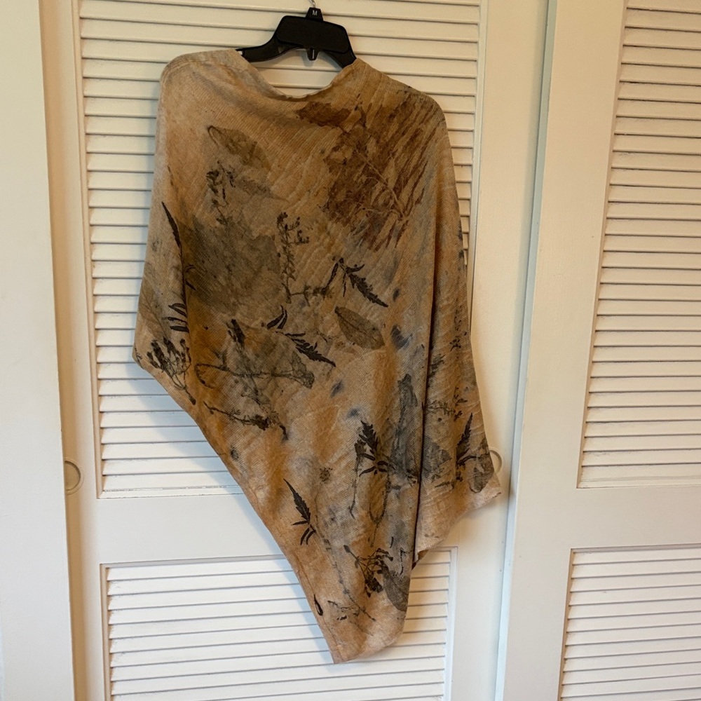 Gorgeously soft 100% cashmere Elegant Tan and Black leaf print handmade Shawl